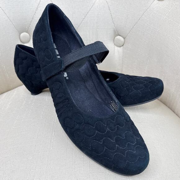 TSUBO Women's Juba Suede Leather Quilted Mary Jane Kitten Heels Size 8 Black‎ - Picture 2 of 10